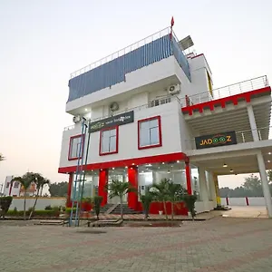 Oyo 23416 Maharaja Hotel